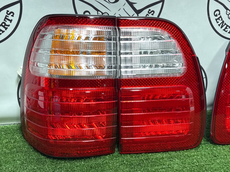 Стоп-сигнал задний Land Cruiser Cygnus 1999 UZJ100 2UZ