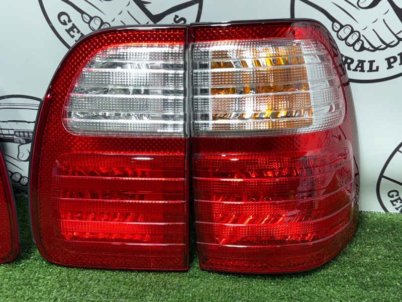 Стоп-сигнал задний Land Cruiser Cygnus 1999 UZJ100 2UZ