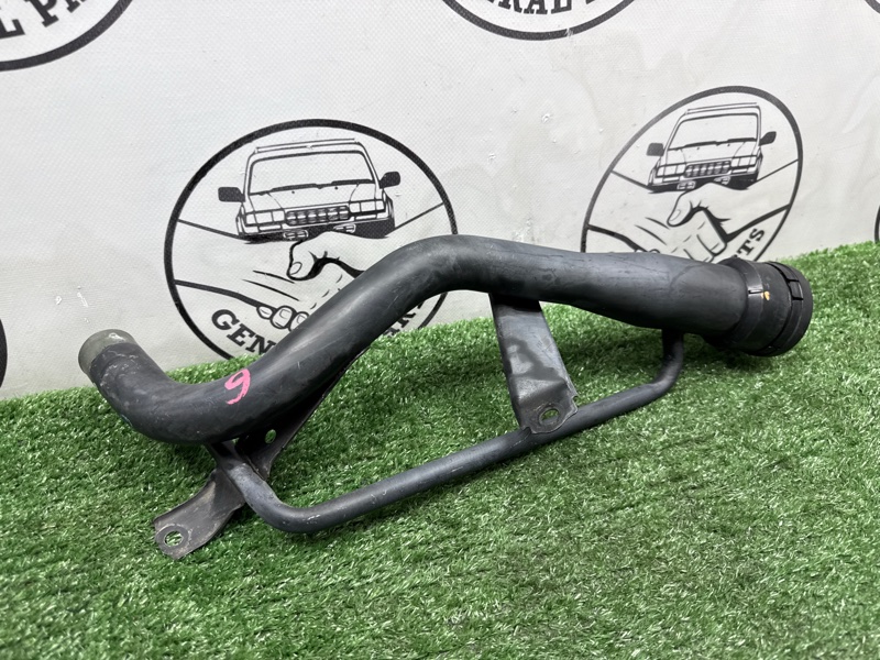 Горловина топливного бака Toyota Land Cruiser Prado KZJ95 1KZ-TE Горловина топливного бака Toyota Land Cruiser Prado KZJ95 1KZ-TE