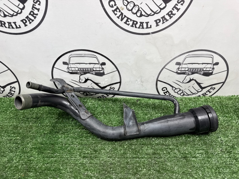Горловина топливного бака Land Cruiser Prado 1997 KZJ95 1KZ-TE Горловина топливного бака Land Cruiser Prado 1997 KZJ95 1KZ-TE