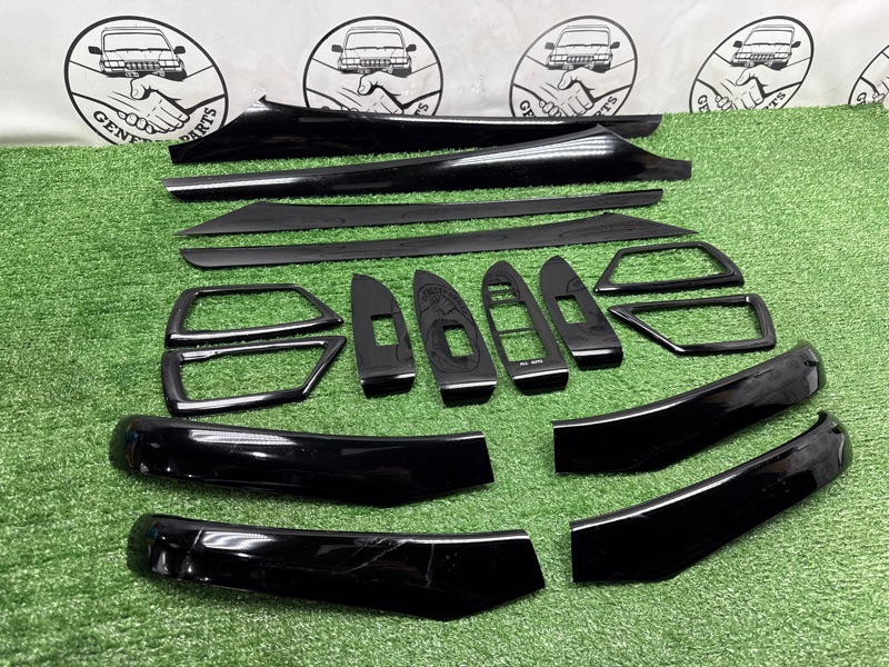 Декоративная накладка Toyota Prius ZVW30 2ZR-FXE Декоративная накладка Toyota Prius ZVW30 2ZR-FXE