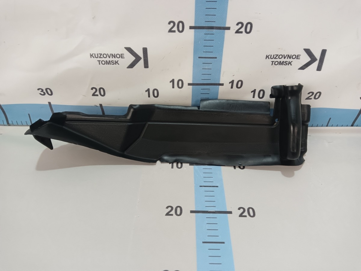 Уплотнитель капота правый Audi Q3 2015 8U 8U0821170 Б/У