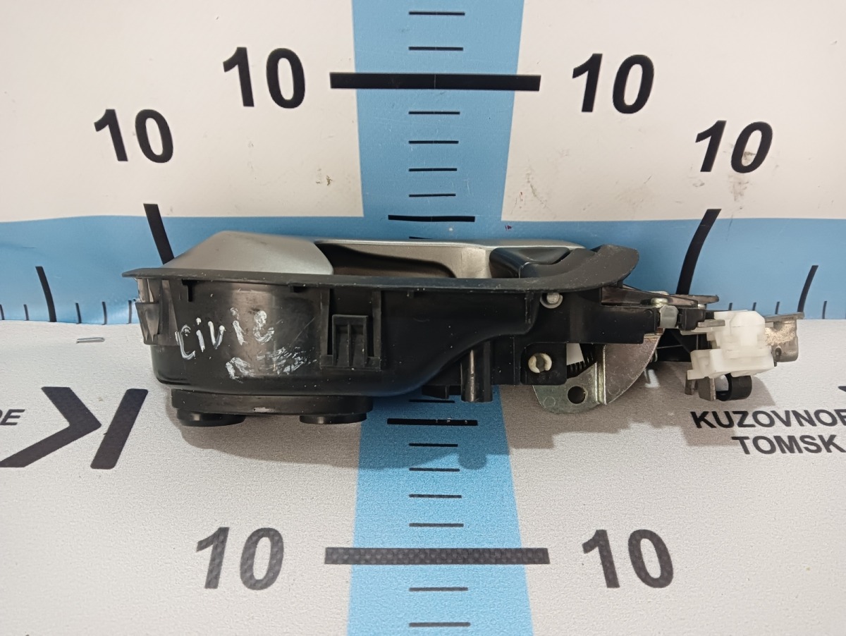 Ручка двери внутренняя передняя правая Honda Civic FD R18A1