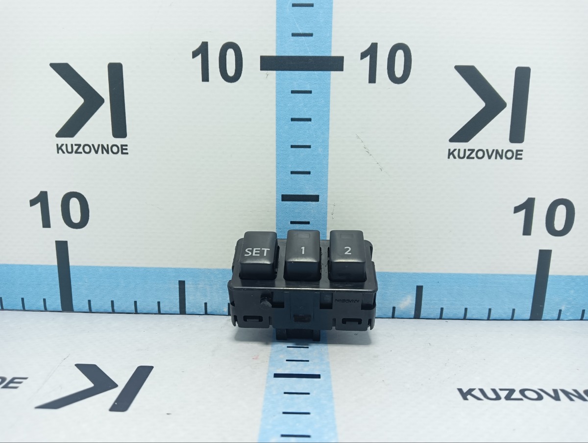 Запчасть кнопка Infiniti FX35 2009 S51 VQ35HR 25491EG000 Б/У Кнопка Infiniti FX35 2009 S51 VQ35HR 25491EG000 Б/У