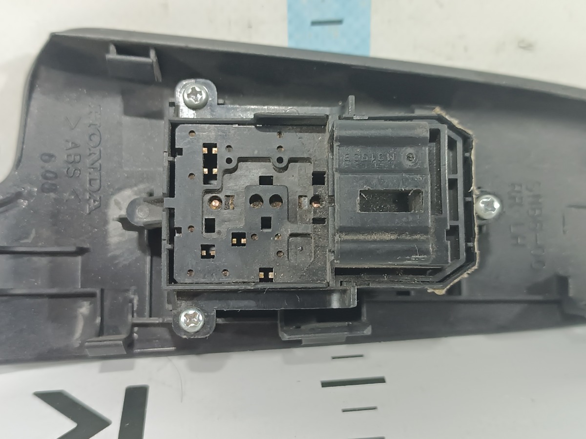 Кнопка стеклоподъемника задняя левая Civic 2008 FD R18A1 Кнопка стеклоподъемника задняя левая Civic 2008 FD R18A1