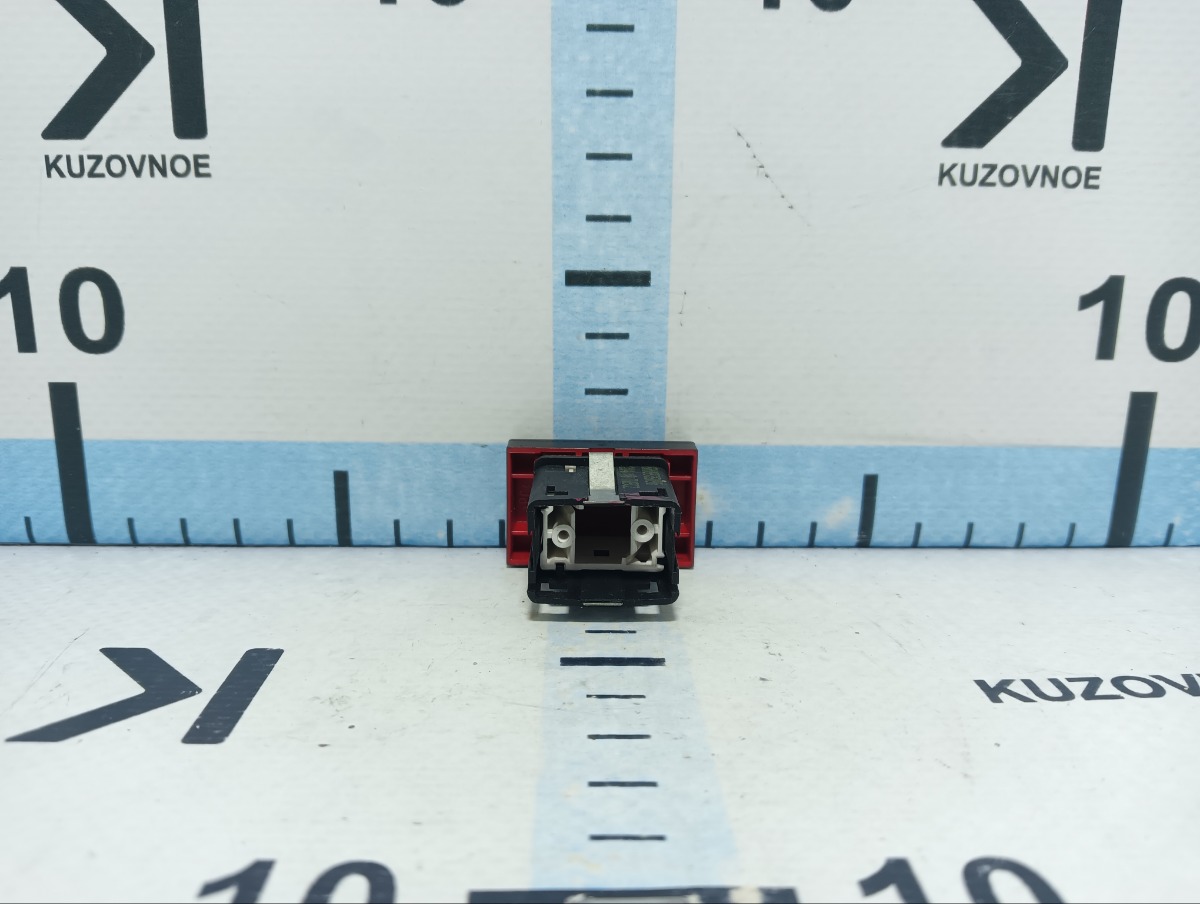 Кнопка аварийной сигнализации Polo 2018 Mk5 CWVB Кнопка аварийной сигнализации Polo 2018 Mk5 CWVB