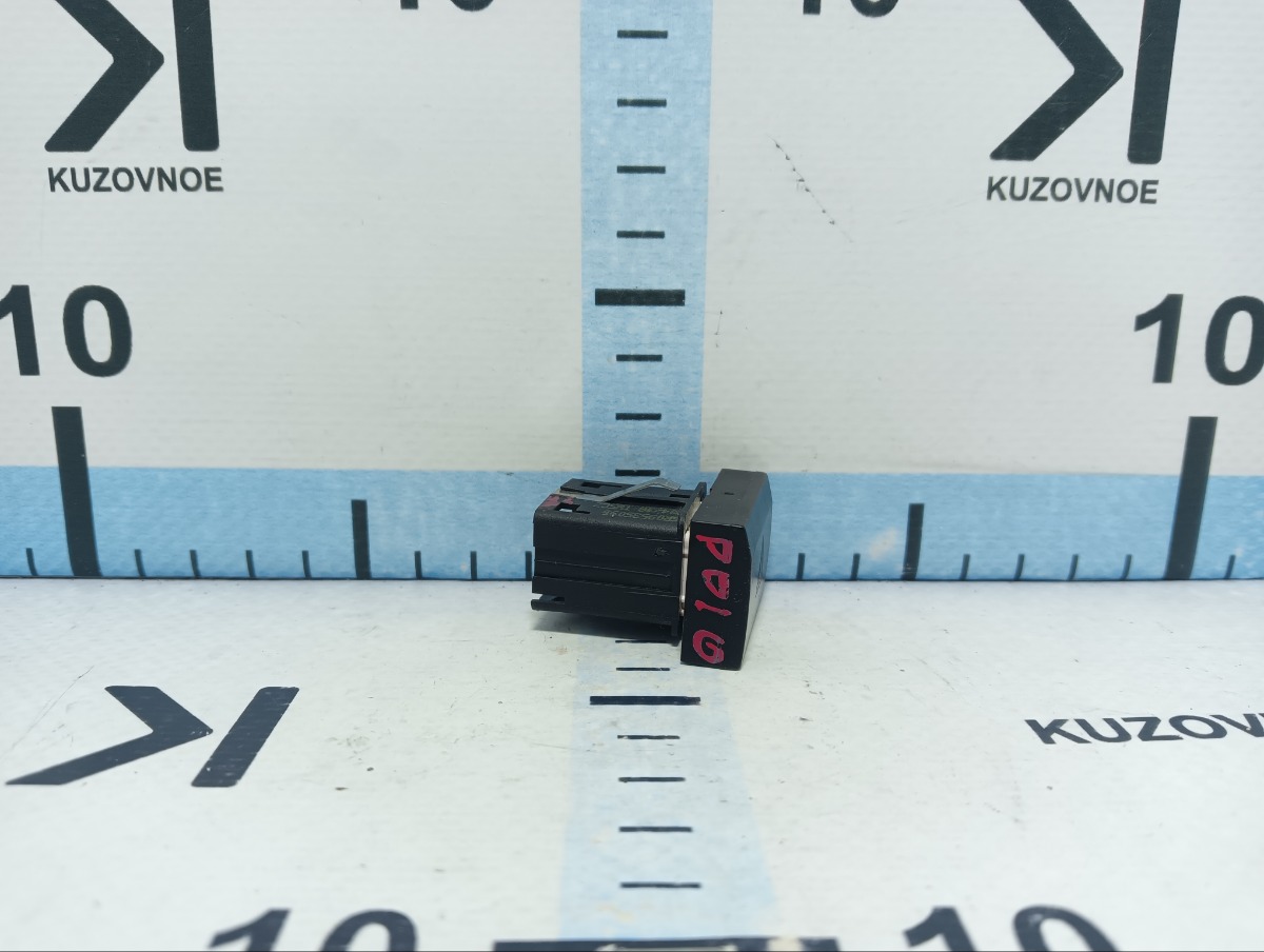 Кнопка аварийной сигнализации Polo 2018 Mk5 CWVB Кнопка аварийной сигнализации Polo 2018 Mk5 CWVB