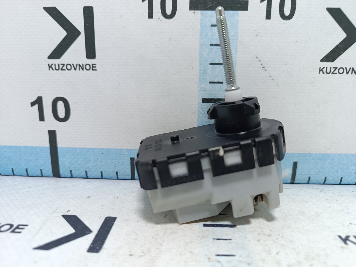 Корректор фар правый Subaru Forester SK/S14