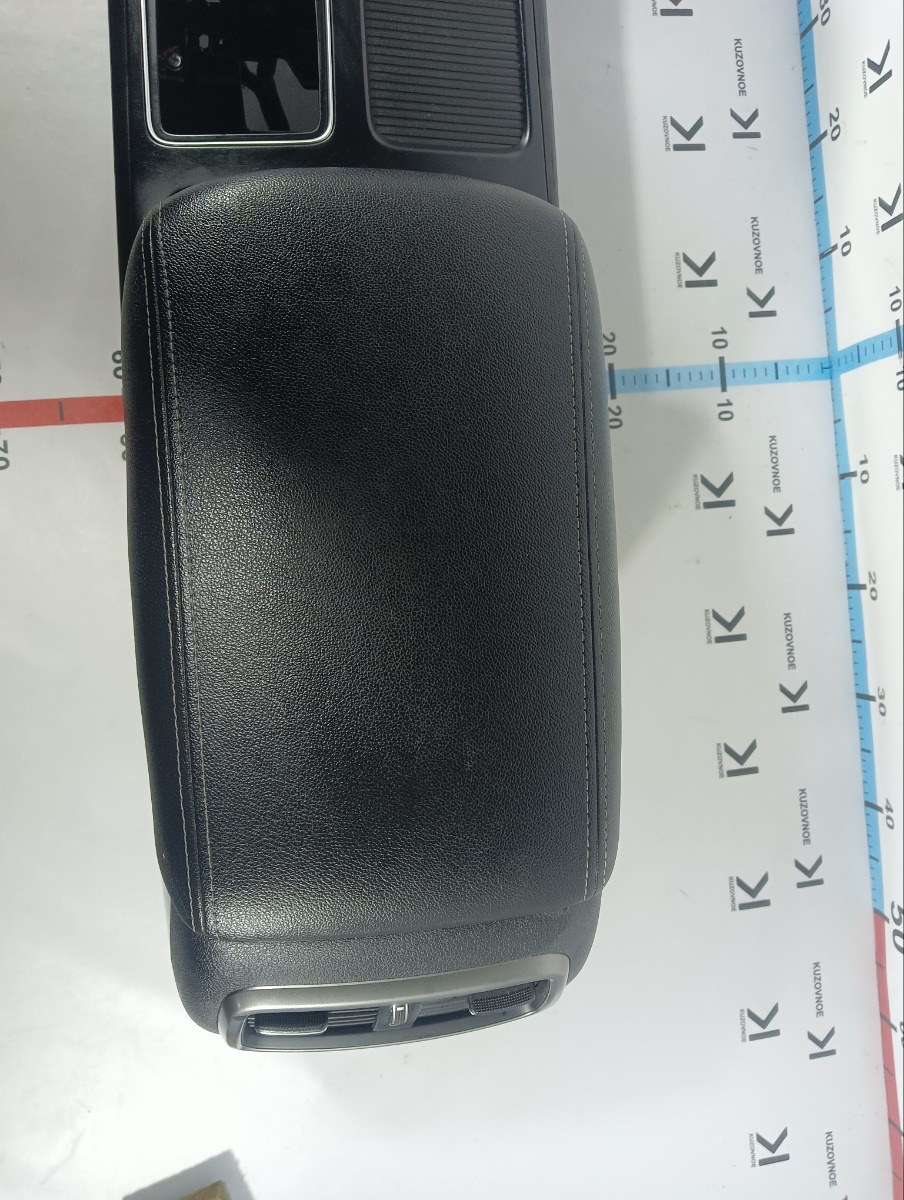 Центральная Консоль (Подлокотник) Sorento 2015 UM D4HA