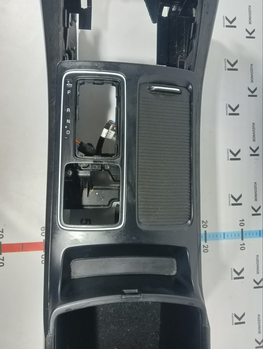 Центральная Консоль (Подлокотник) Sorento 2015 UM D4HA