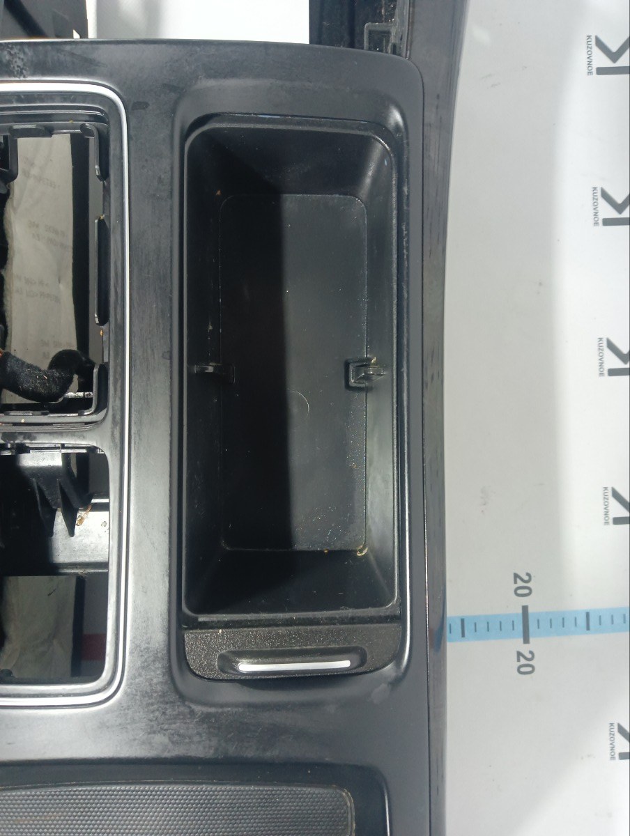 Центральная Консоль (Подлокотник) Sorento 2015 UM D4HA