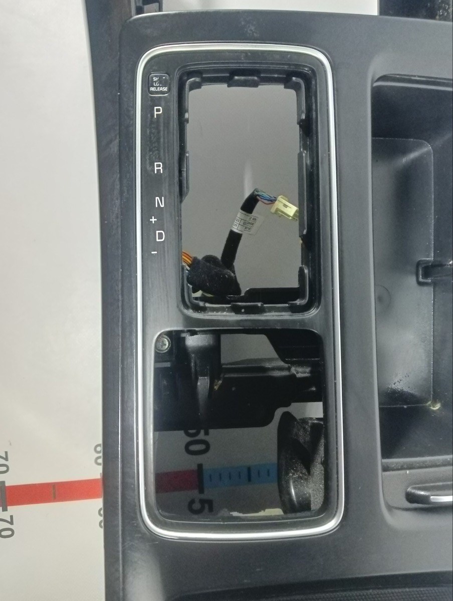 Центральная Консоль (Подлокотник) Sorento 2015 UM D4HA