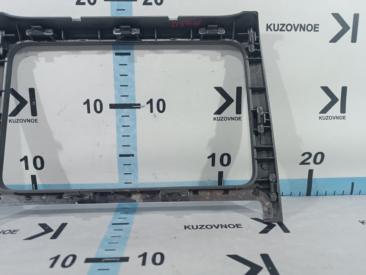 Накладка на торпедо Polo 2013 Mk5 CFNA Накладка на торпедо Polo 2013 Mk5 CFNA