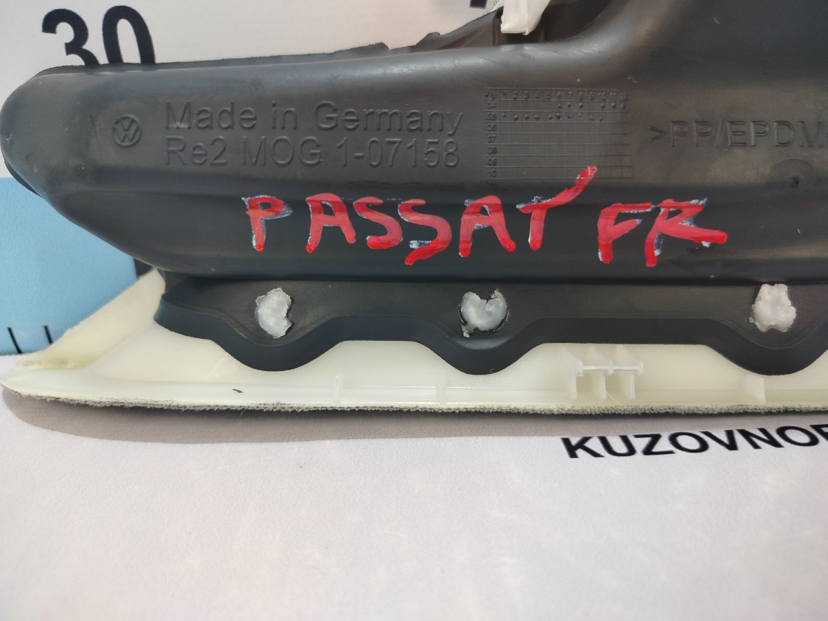 Обшивка стойки передняя правая Passat 2006 3C2 BLY