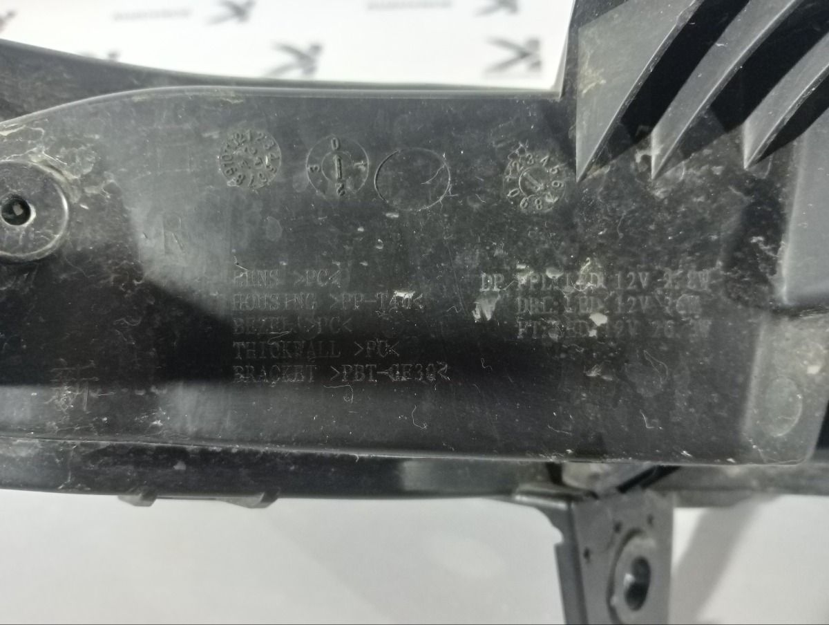 Дневной ходовой огонь правый C5 T19C Дневной ходовой огонь правый C5 T19C