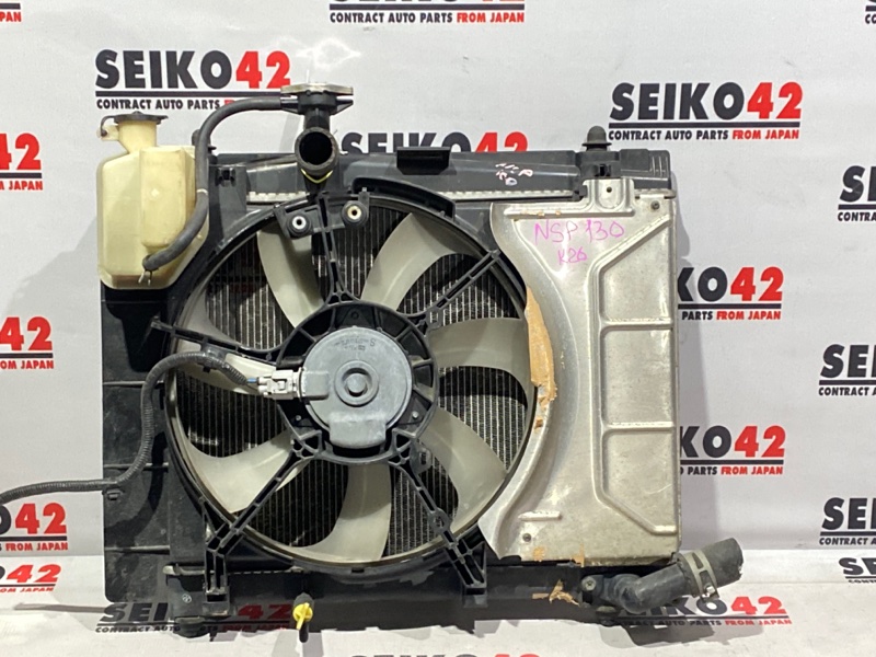Радиатор охлаждения двигателя Toyota Vitz NSP130 1NR-FE (б/у)