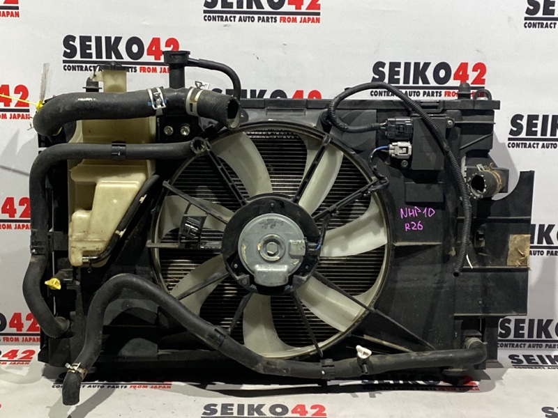 Радиатор охлаждения двигателя Toyota Aqua NHP10 1NZ-FXE (б/у)