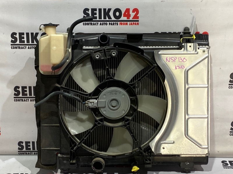 Радиатор охлаждения двигателя Toyota Vitz KSP130 1KR-FE (б/у)