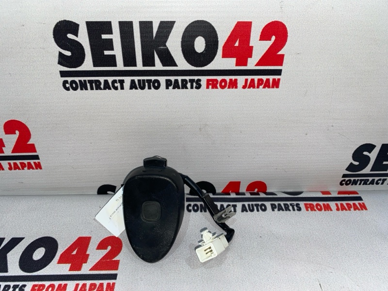 Кнопка открывания двери багажника Toyota Vitz KSP90 1KR-FE (б/у)