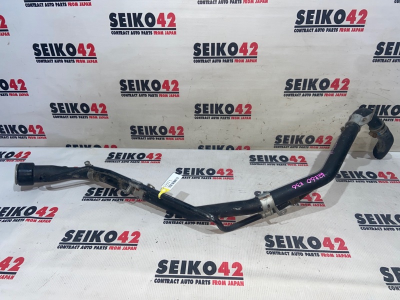 Горловина топливного бака Toyota Noah AZR60 1AZ-FSE (б/у)