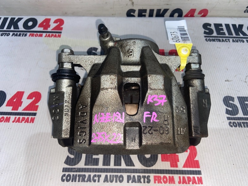 Суппорт Toyota Auris NZE181 1NZ-FE передний правый (б/у)