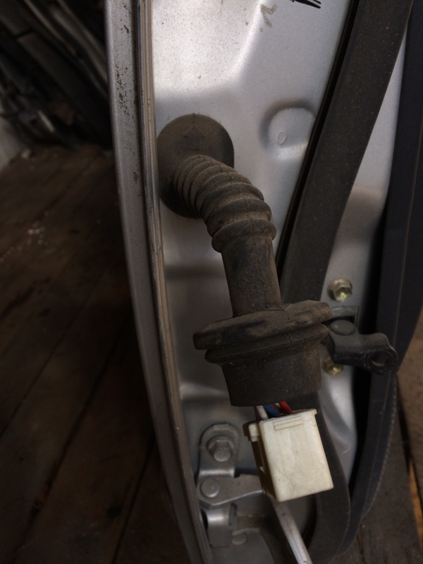 Проводка двери Toyota Corolla Runx NZE121 задняя правая (б/у)
