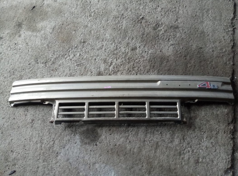 Решетка Hino Ranger HV (б/у) Решетка Hino Ranger HV (б/у)
