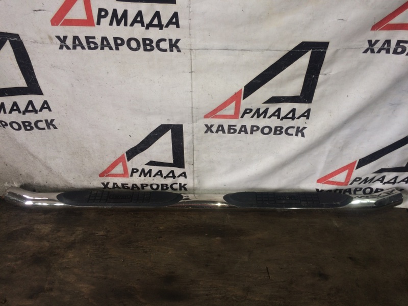 Подножка Nissan левая (б/у) Подножка Nissan левая (б/у)
