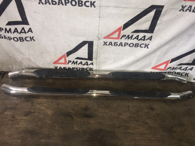 Подножка Nissan правая (б/у) Подножка Nissan правая (б/у)