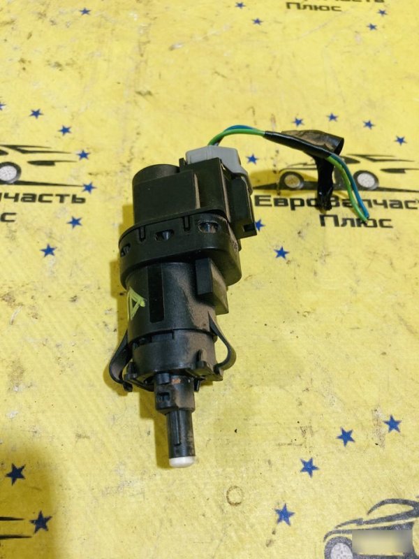 Датчик включения стоп-сигнала Fiesta 6 Mk6 Датчик включения стоп-сигнала Fiesta 6 Mk6