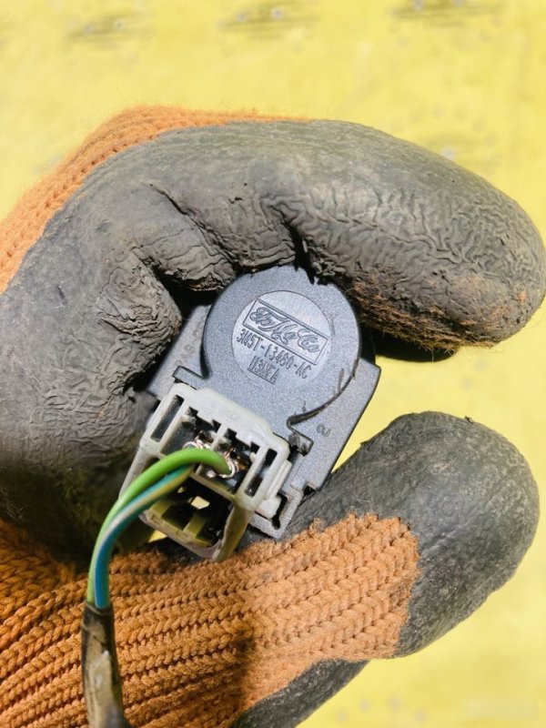 Датчик включения стоп-сигнала Fiesta 6 Mk6 Датчик включения стоп-сигнала Fiesta 6 Mk6