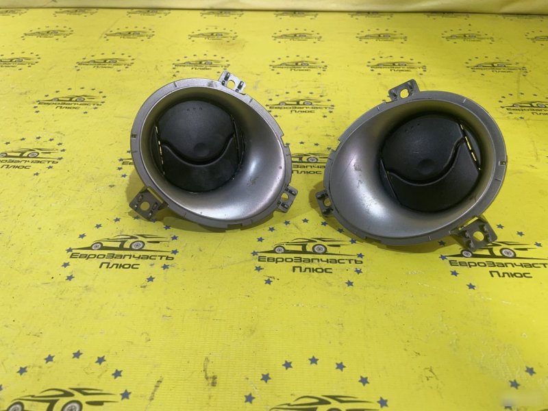 Дефлектор воздуховода Nissan Juke F15 687611KE0A контрактная