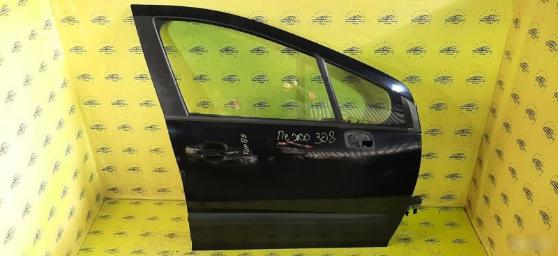 Дверь передняя правая Peugeot 308