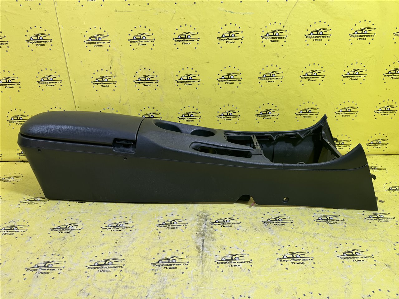 Центральный подлокотник Toyota Celica 7 T230 5880120270B0 контрактная