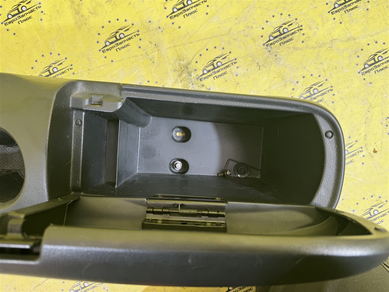Центральный подлокотник Celica 7 T230