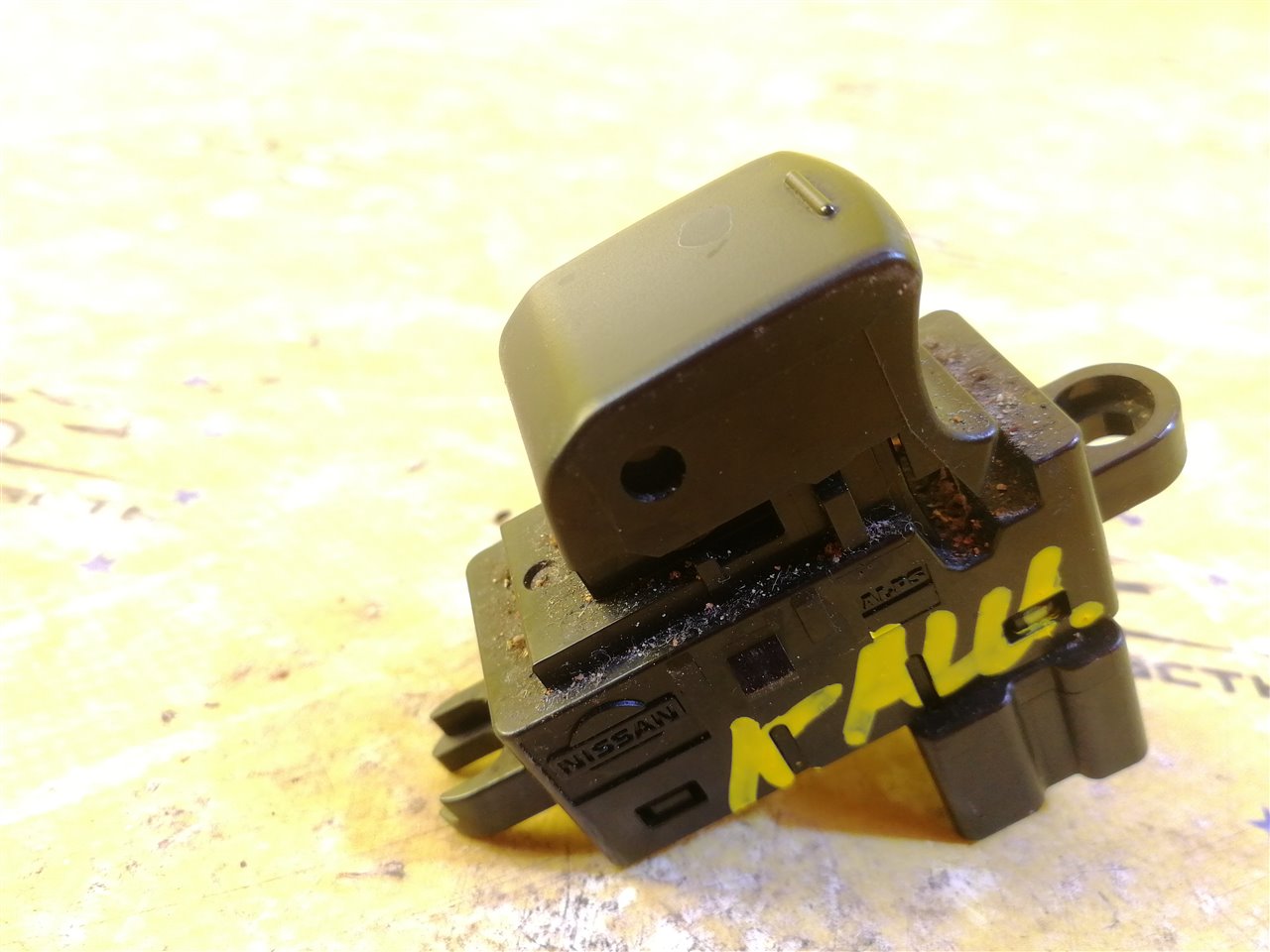 Кнопка стеклоподъемника Nissan Qashqai J10 25411BR00A контрактная