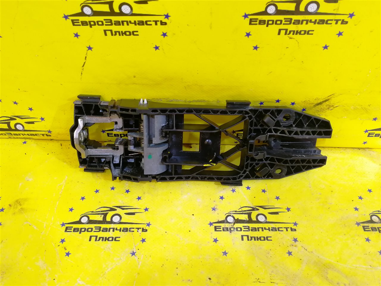 Кронштейн ручки двери передний правый Volkswagen Golf 6 5N0837885H контрактная