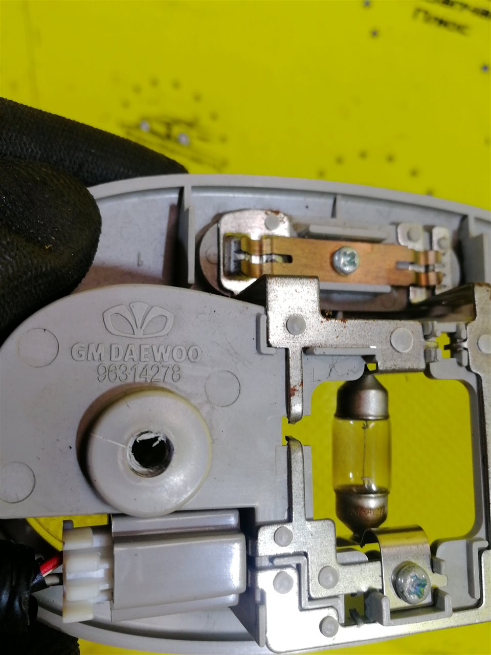 Плафон освещения салона Chevrolet Aveo T255 Плафон освещения салона Chevrolet Aveo T255