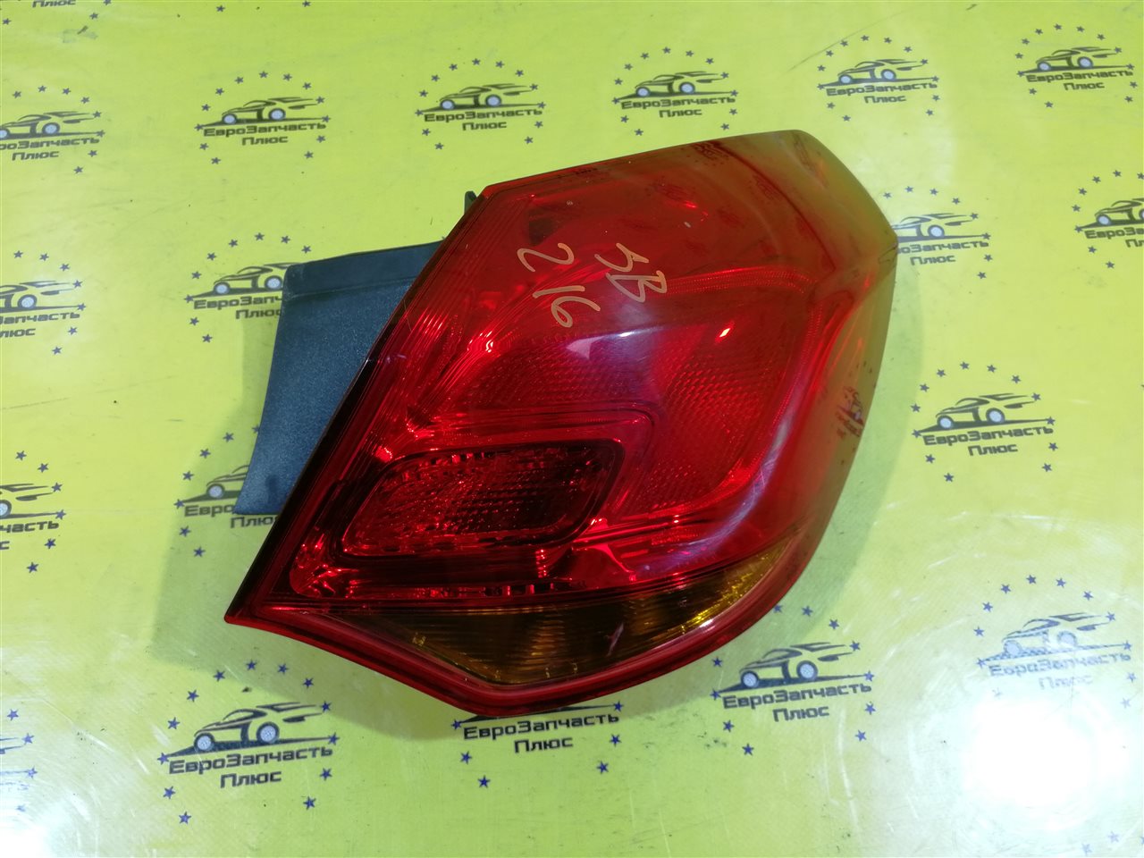 Фонарь задний правый Opel Astra J 13319948 контрактная