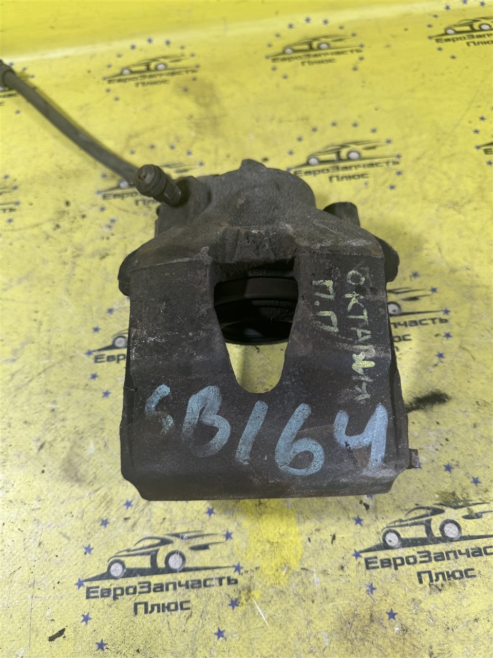 Суппорт передний правый Skoda Octavia A5 1Z 1K0615124D контрактная