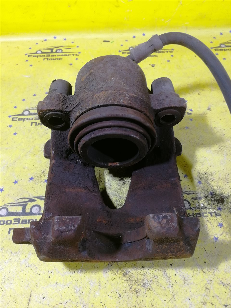 Суппорт передний правый Golf 5 MK5 Суппорт передний правый Golf 5 MK5