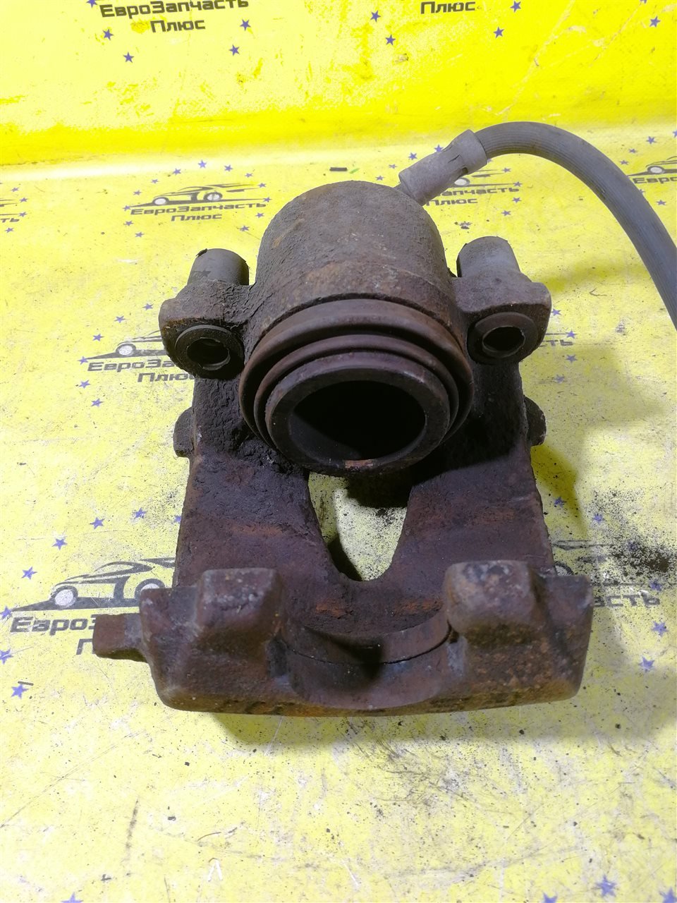 Суппорт передний правый Golf 5 MK5 Суппорт передний правый Golf 5 MK5