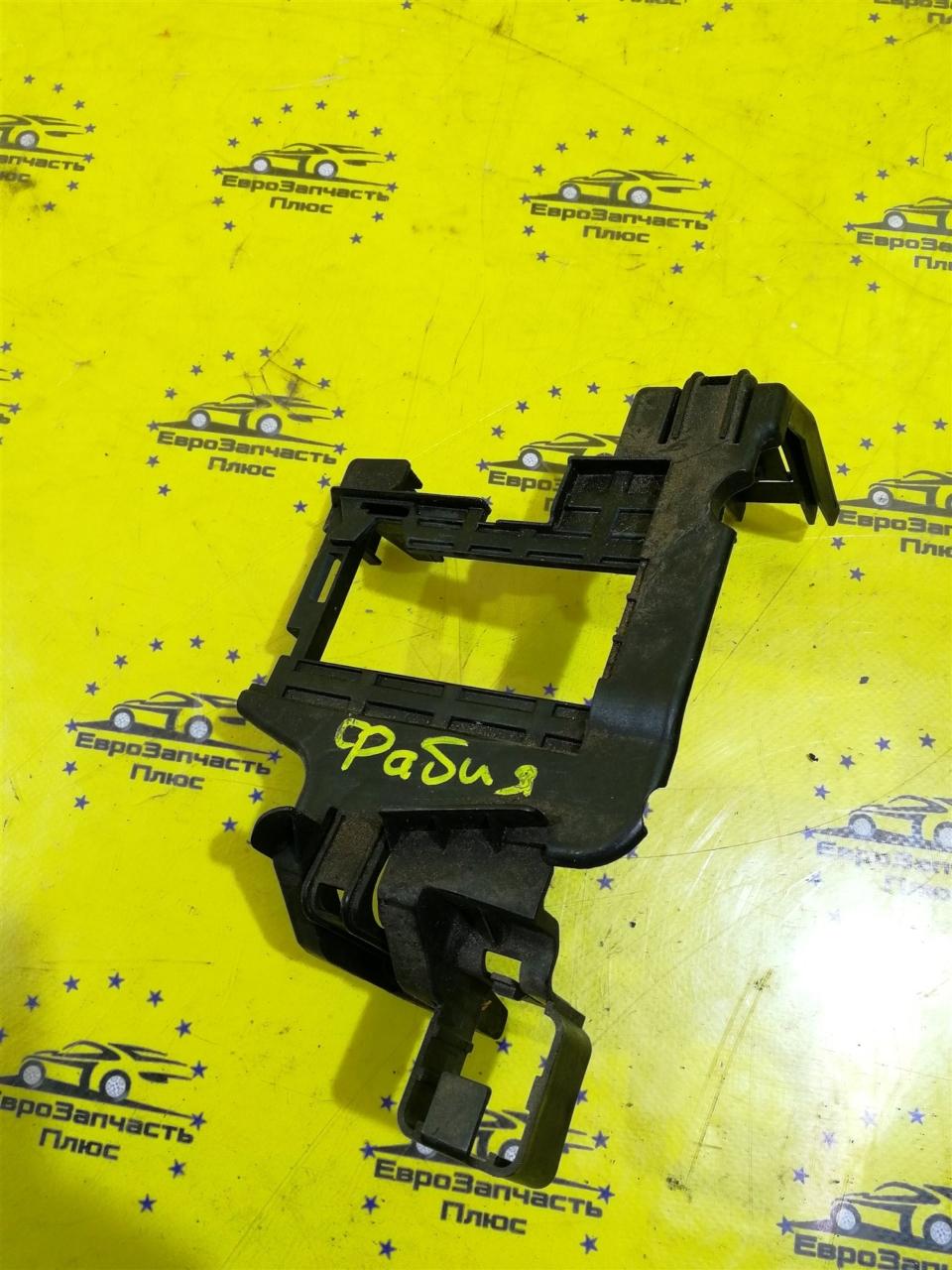 Кронштейн блока предохранителей Skoda Fabia 2 5J 6R0915345E контрактная