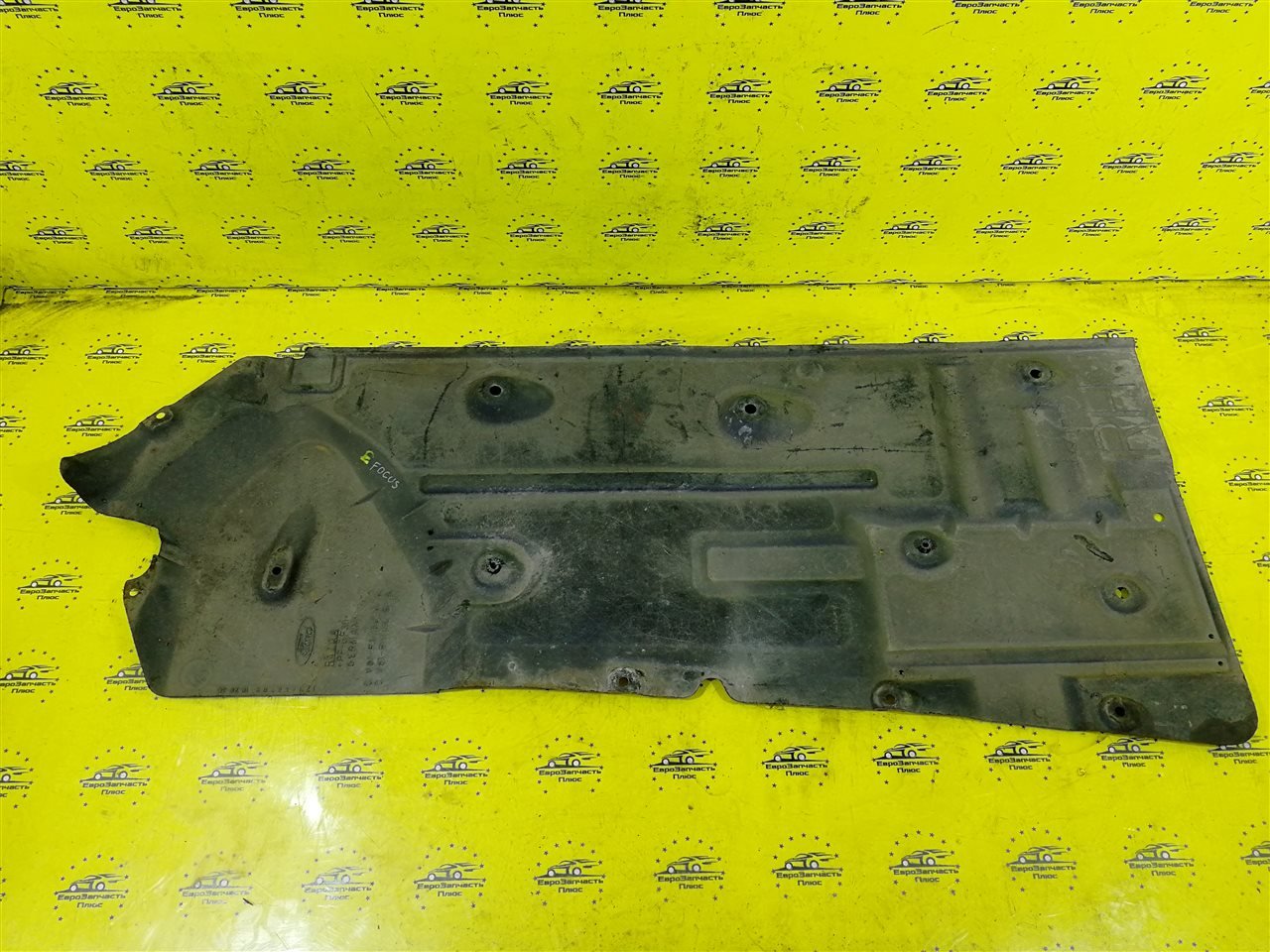Защита днища кузова правая Ford Focus 3 CV61R11132 контрактная