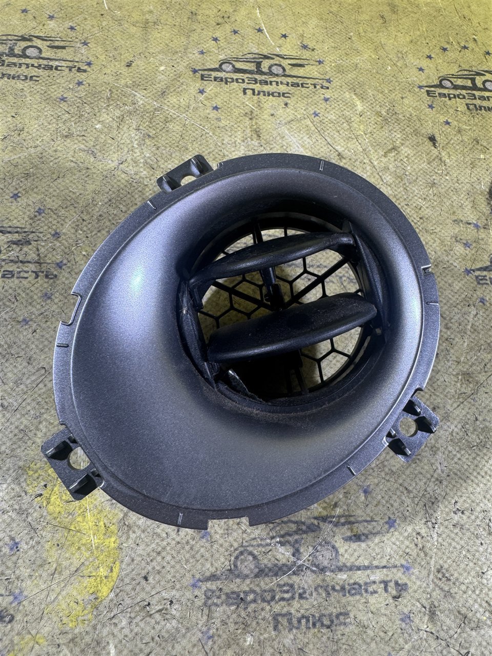 Дефлектор воздуховода левый Nissan Juke F15 687611KE0A контрактная