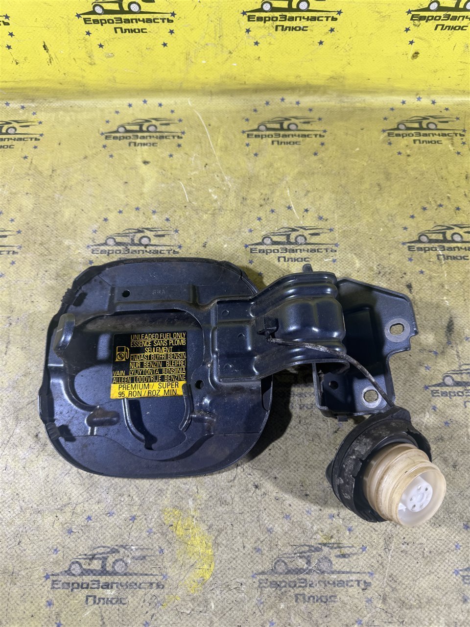 Лючок бензобака CR-V 3 RE Лючок бензобака CR-V 3 RE