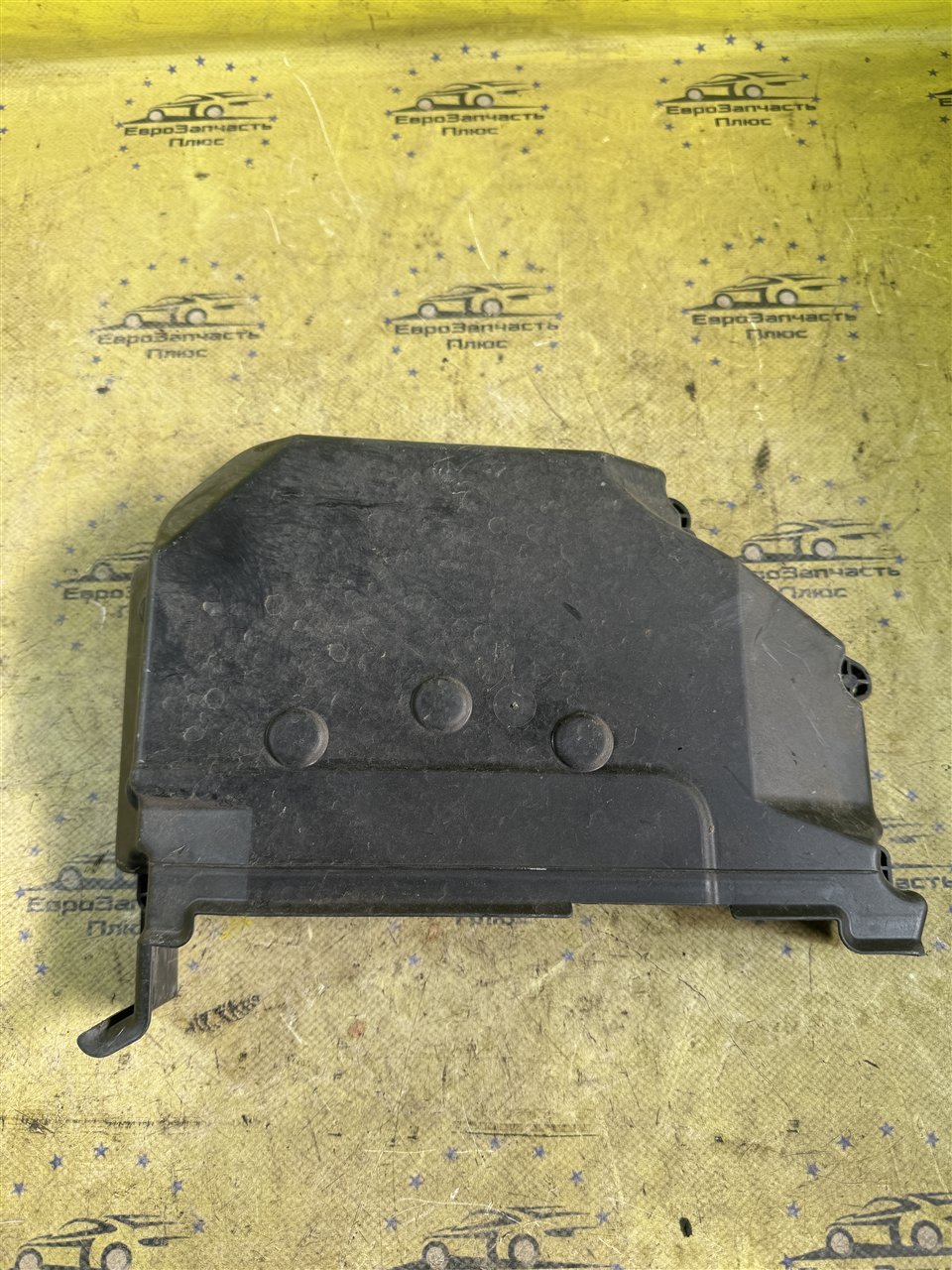 Крышка блока управления двигателем Ford Fiesta 6 Mk6 8v2112A659 контрактная