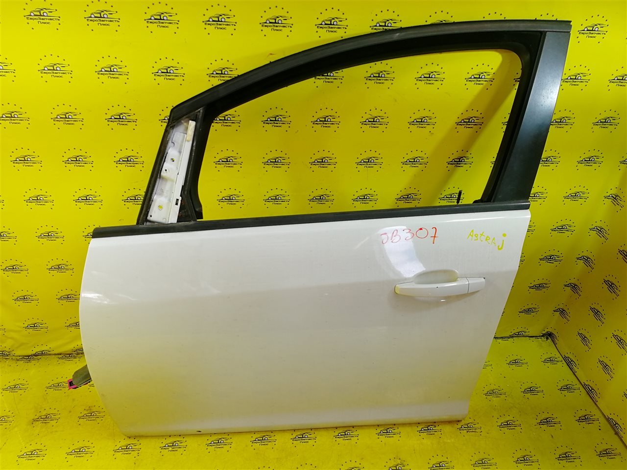 Дверь передняя левая Opel Astra J 13285606 контрактная