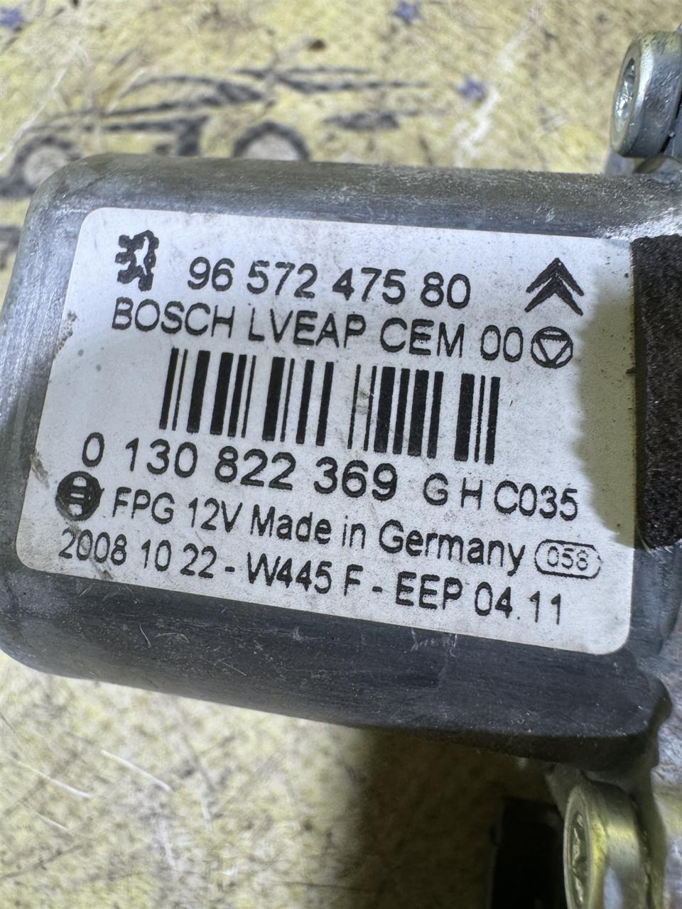 Моторчик стеклоподъемника передний правый Peugeot 308