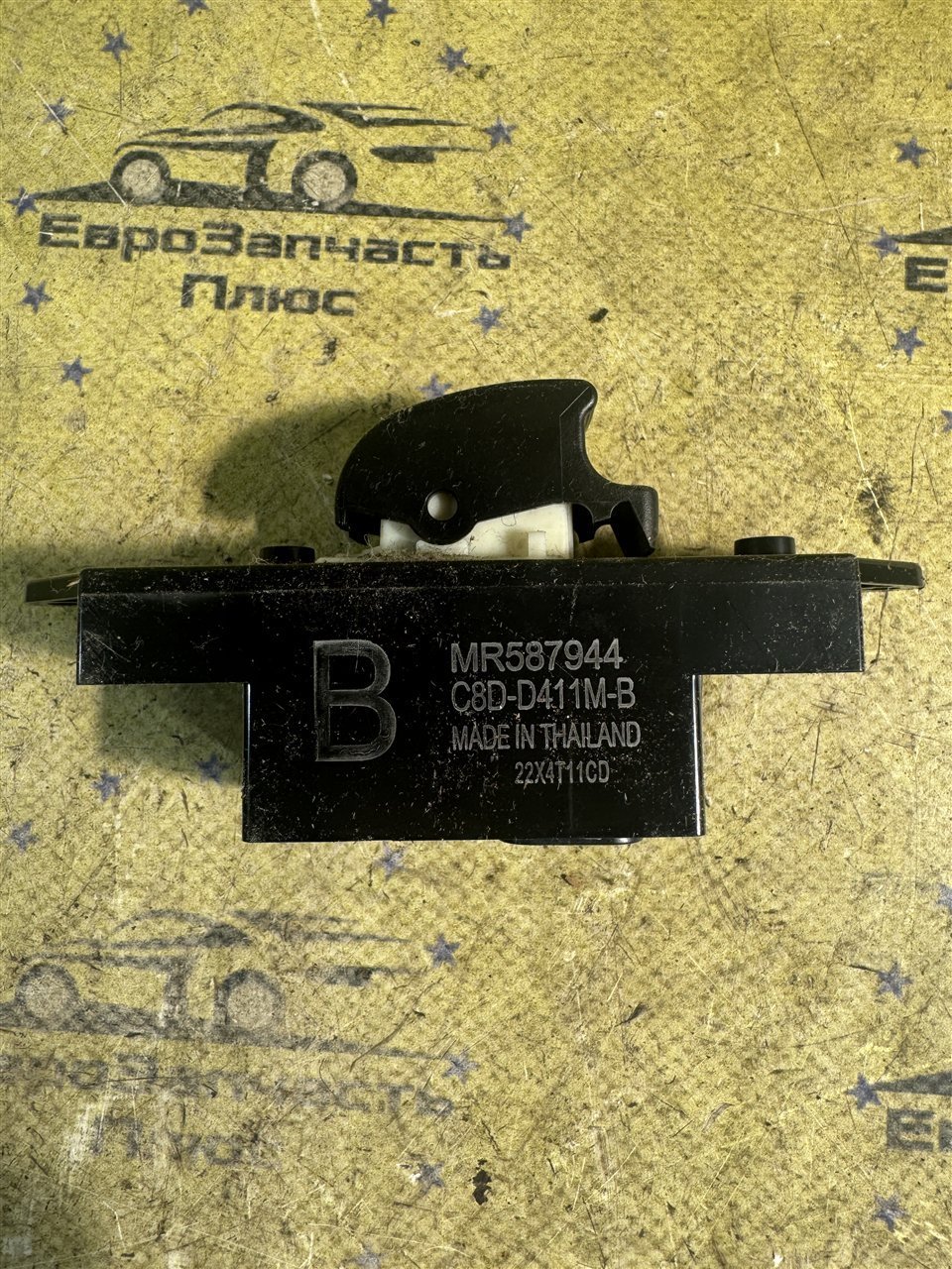 Кнопка стеклоподъемника передняя правая ASX GA